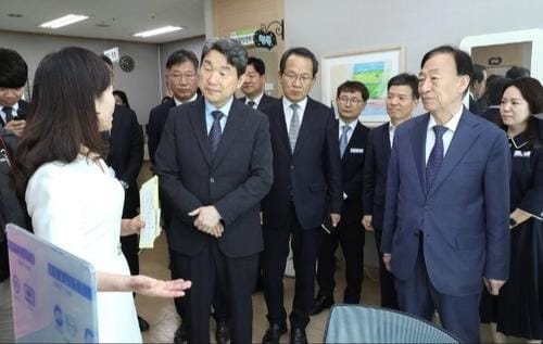 이주호 부총리, 대전 교육활동보호 방안 탐색을 위해 에듀힐링센터 방문