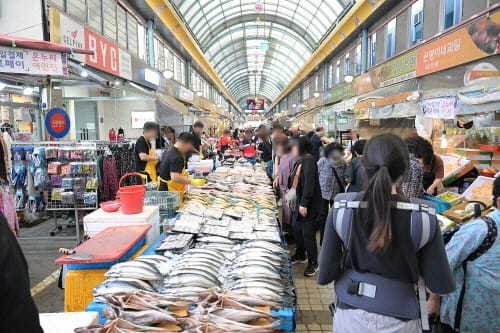 세종전통시장, 가정의 달 맞아 할인 행사 눈길
