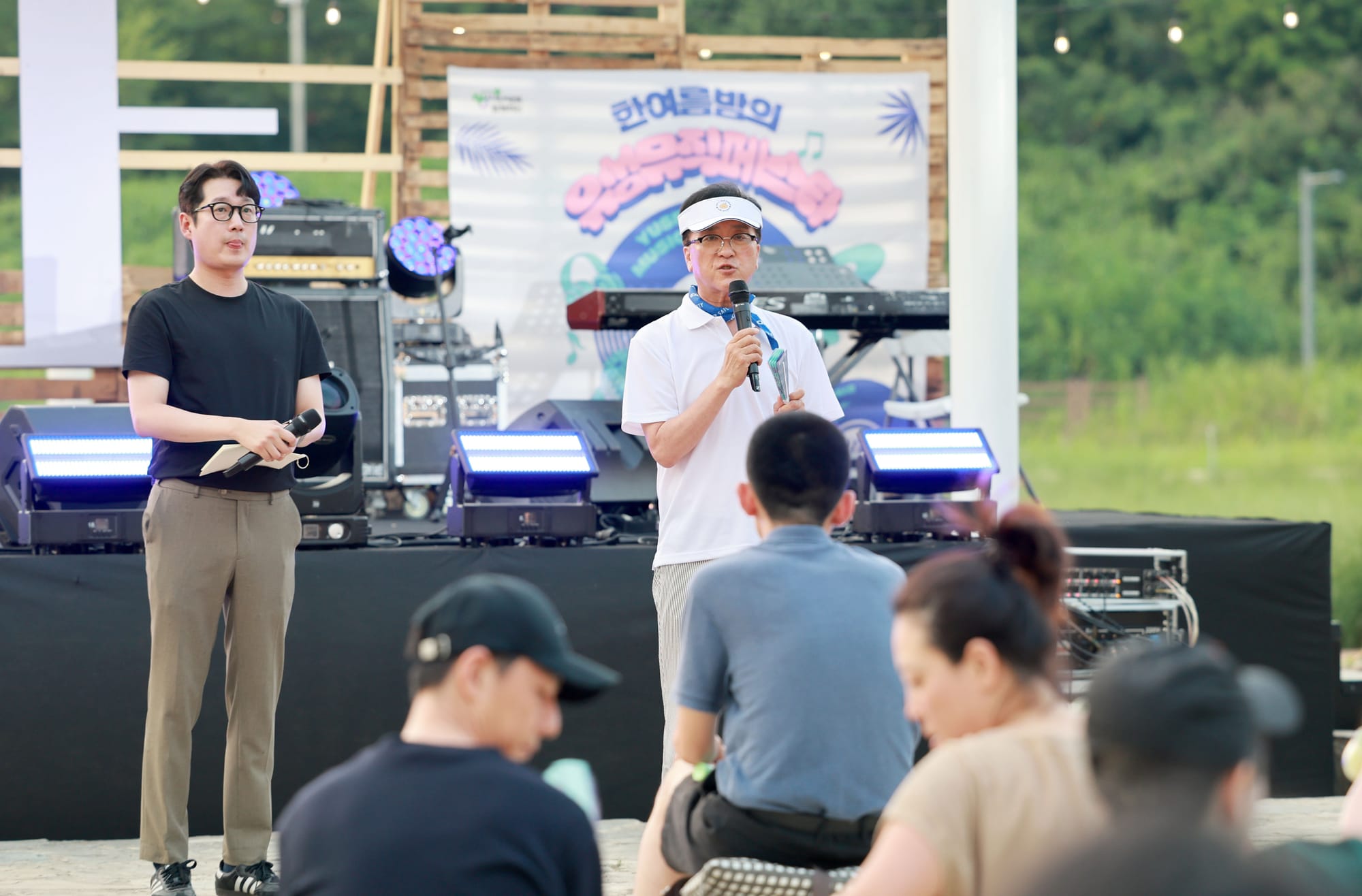 "관평천에 울려퍼진 축제 서곡...대전 0시 축제 성공 예감"