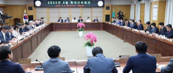 “대전시의 여러 정책과 성과 왜곡은 공직자들의 노력도 폄훼.정치 잘못 배운 것”