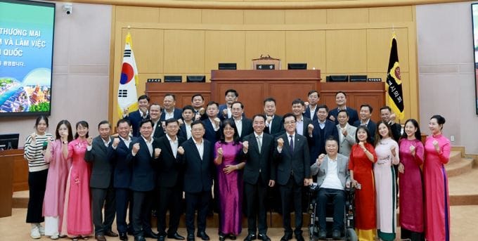 베트남 빈롱성 대표단, 대전시의회 방문