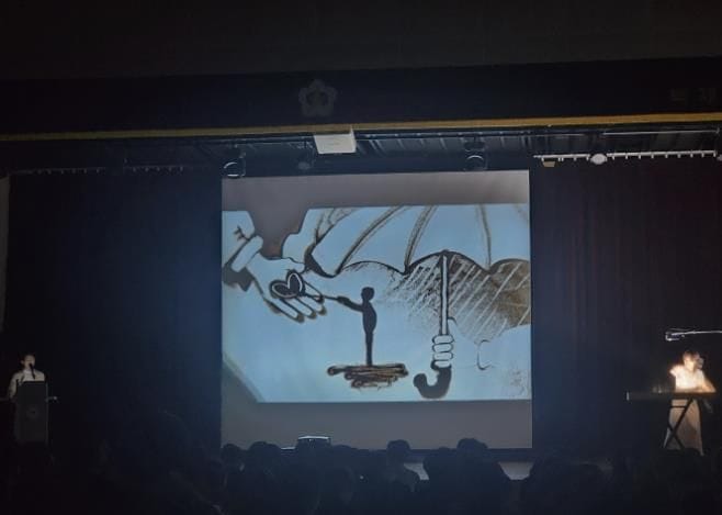 부여군, 예술로 전하는 생명의 가치 '샌드아트 공연' 큰 호응