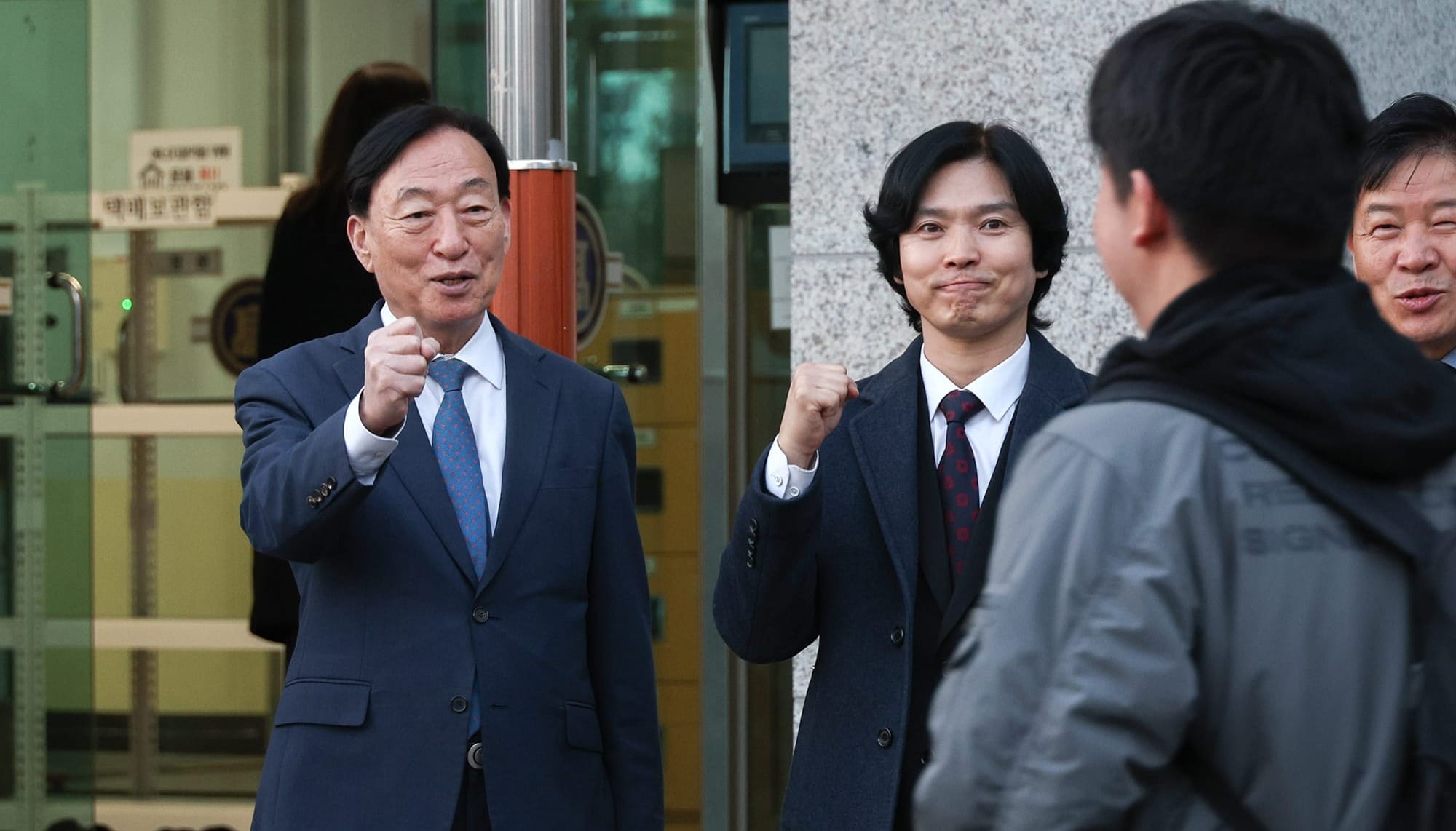 "파이팅!" 설동호 교육감, 수능 수험생에게 응원의 주먹