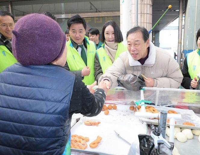 최민호 시장, 세종대평시장서 설 명절 준비