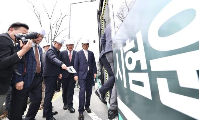 대전시의회, 국내 최초 3칸 굴절차량 시험운행 현장 점검