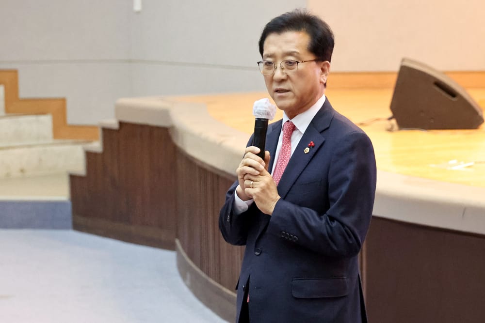 대전시의회 조원휘 의장 “지역 발전 원동력 통장의 활동 여건 세심히 살필 것” post image