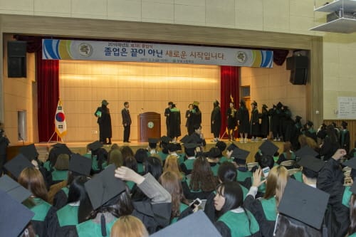 멋진 추억 속 감동이 있는 졸업 축제 개막! post image