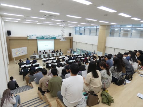 지금까지 이런 토론은 없었다 ‘대견한 토론회’ post image