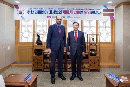 최민호 시장, 아리스 비칸츠 주한라트비아대사 접견 post image