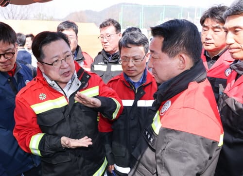 이장우 대전시장 이틀째 현장 진두지휘, “산불 완진 총력... 시민안전 최우선” post image