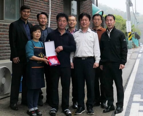 대전서부소방서, 산직동 산불 진화 유공시민 감사패 수여 post image