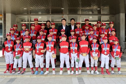 이상래 의장, 전국유소년야구대회 준우승 신흥초 야구부 축하 격려 post image