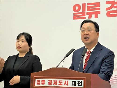[다큐뉴스] 대전시장 취임 1주년 기자회견 (6.27일) post image