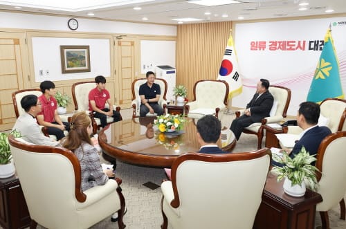 이장우 대전시장, U-20 월드컵 대표팀 출전선수 격려 post image