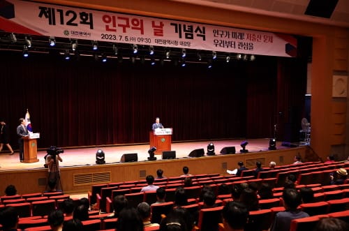 조원휘 대전시의회 부의장, “지역균형발전에서 저출산 극복의 해법 모색해야” post image