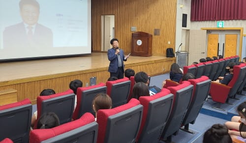 세종시의회 김충식 부의장 ‘교동초 찾아가는 의회 교실’ 진행 post image
