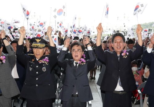“희망과 통합의 미래로 나아가자” post image