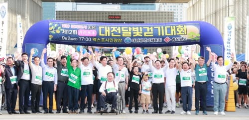 이장우 시장, 제12회 대전 월화수목 달빛 걷기대회 참석 격려 post image
