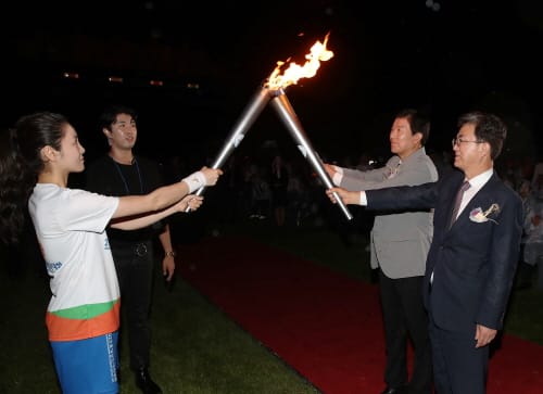 220만 충남도민 화합의 장 막 올랐다 post image