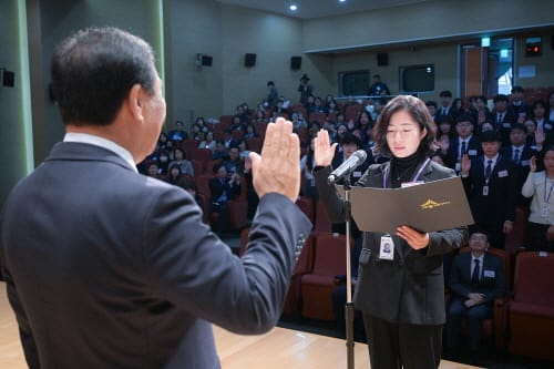 세종시 새내기 공무원 62명, 축하 속 공직 첫발 post image