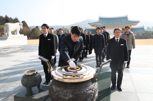 김형렬 행복청장, 국립대전현충원 참배 post image