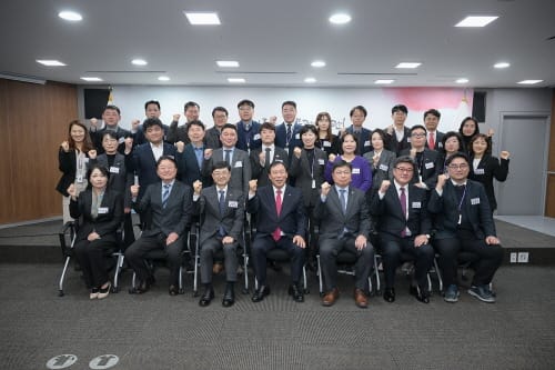 사무관 임용자 17명, 가족 축하 속 힘찬 각오 다져 post image