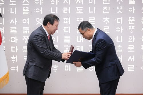 6·25 참전유공자에게 금성화랑 무공훈장 전수 post image