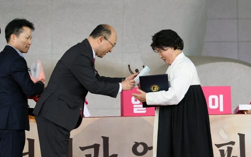 “자유-평화-여성 인권의 길 이어갈 것” post image