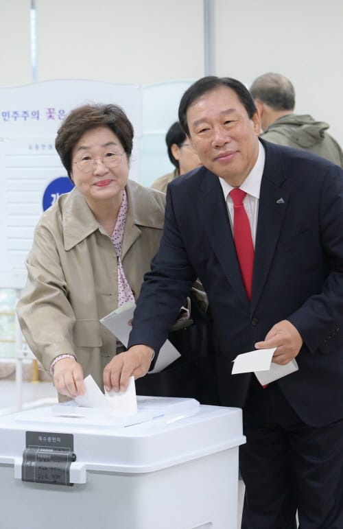 최민호 시장, 제22대 국회의원 선거 사전투표 post image