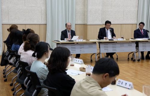 ‘저출생 극복’ 정부에 등록 동거혼 도입 등 3건 제안 post image