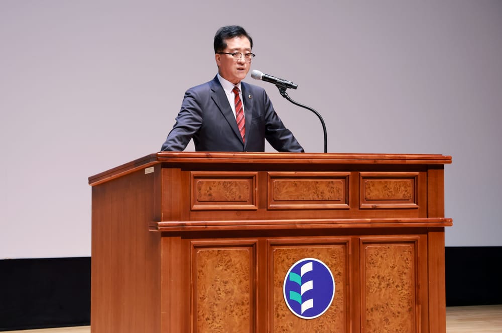 대전시의회 조원휘 의장 “학부모와 학교의 소통 기회 넓힐 것” post image