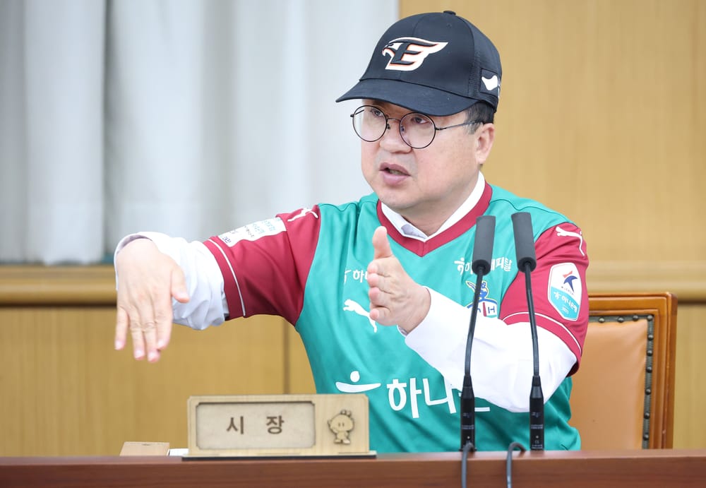 이장우 대전시장 “한화이글스·하나시티즌의 시민 자긍심, 행정 시너지로 더욱 드높여야” post image
