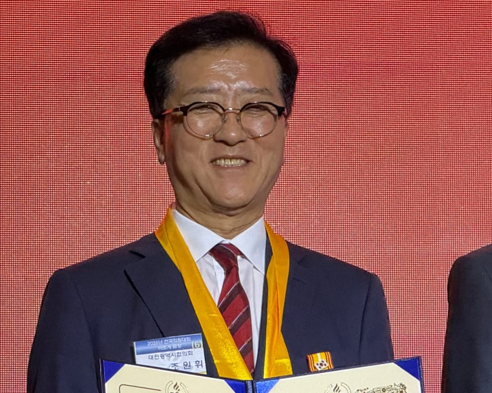 대전시의회 조원휘 의장, 바르게살기운동 ‘금장’수상 post image