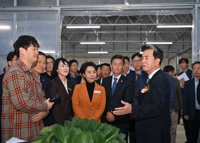 충남도, ‘1호’ 청년 임대형 스마트팜 탄생 post image