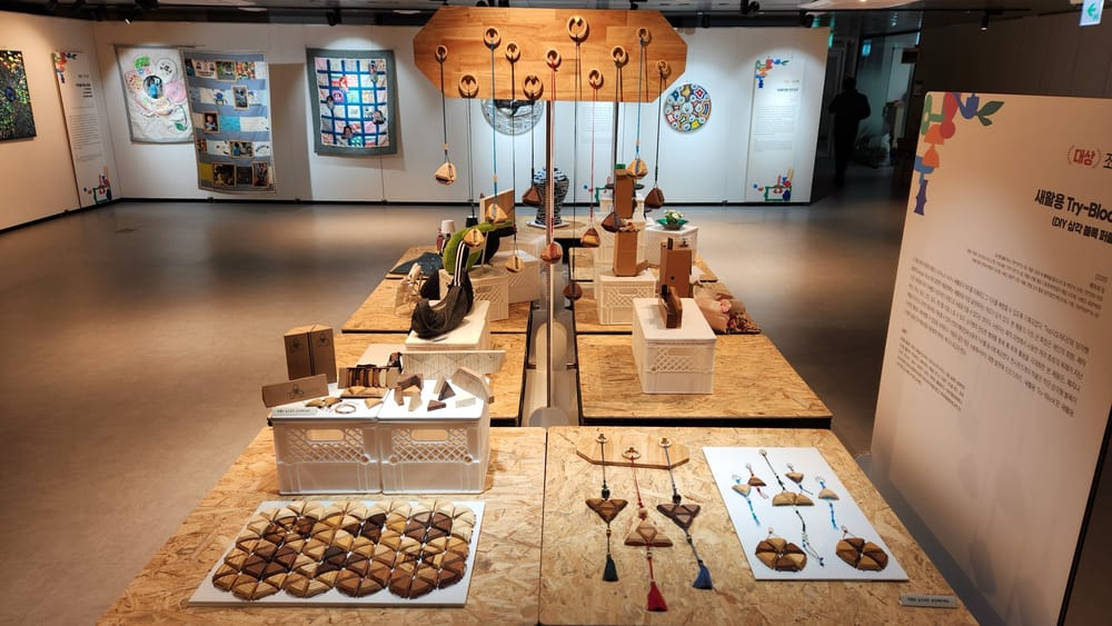 생활폐기물 활용한 다양한 작품 한자리에 모았다 post image