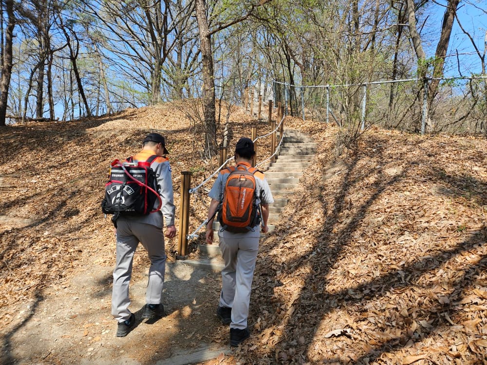 팀 플레이 산불 순찰... 대전소방본부-의용소방대 봄철 건조기 예방 활동 본격 가동 post image