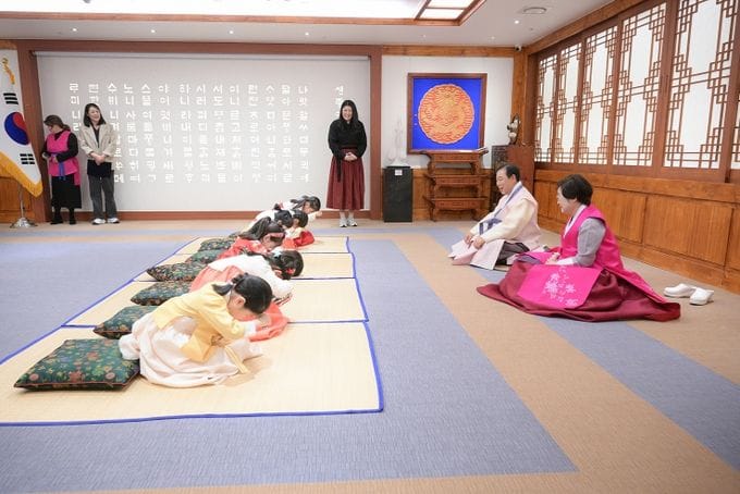 세종시, "시장 할아버지, 새해 복 많이 받으세요" post image