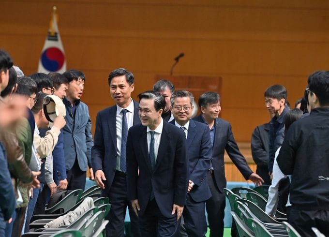 충남 토목직, 미래 설계 앞장선다 post image