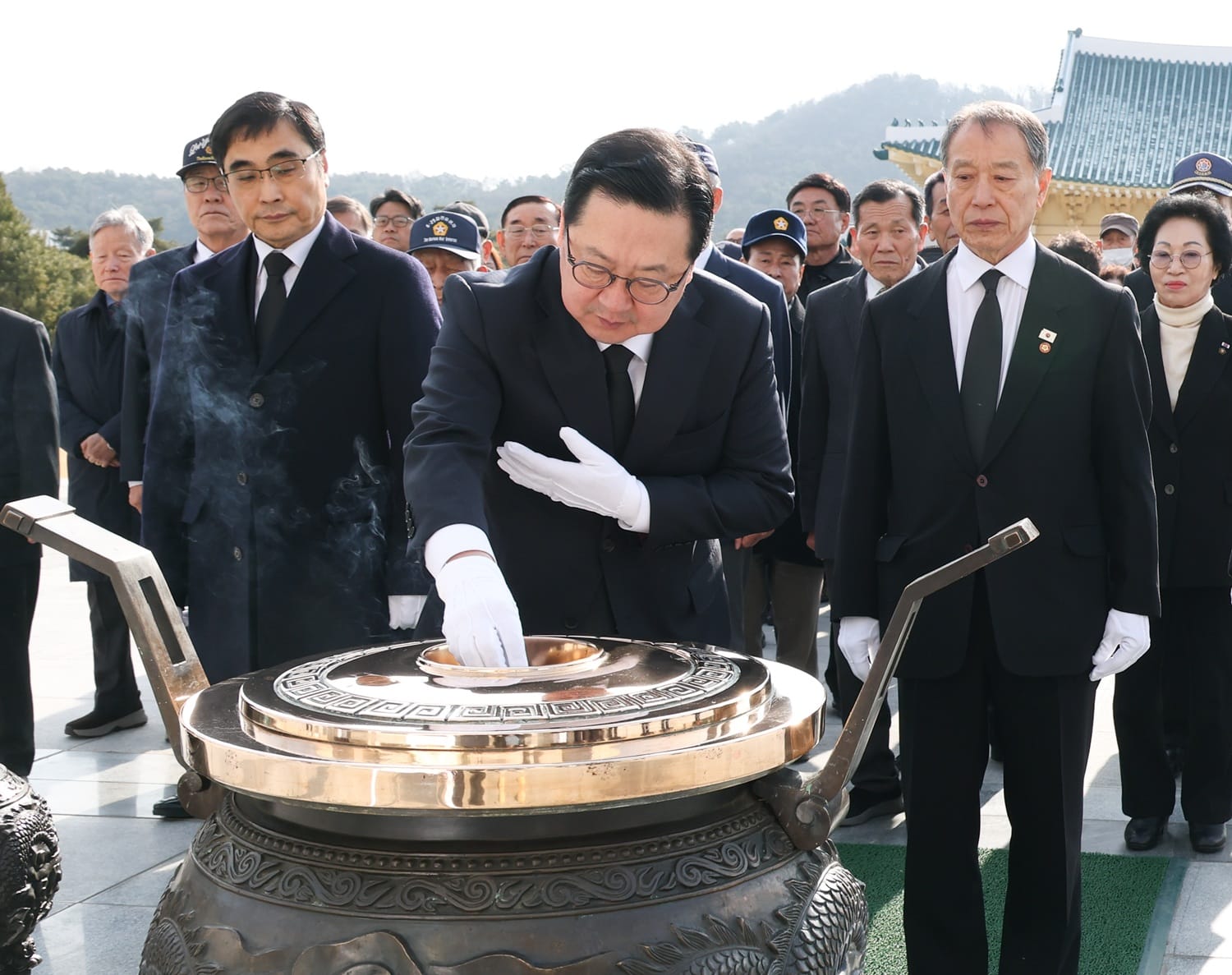 이장우 시장, 제107주년 3‧1절 국립대전현충원 참배 post image