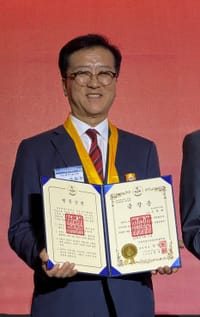 대전시의회 조원휘 의장, 바르게살기운동 ‘금장’수상 post image