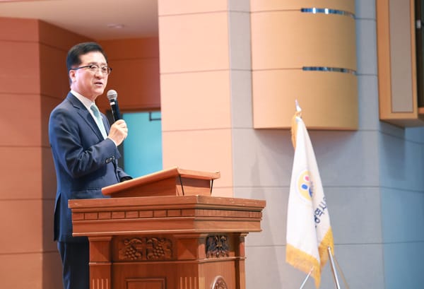 대전시의회 조원휘 의장 “어려운 여건에도 전인교육 앞장에 감사” post image