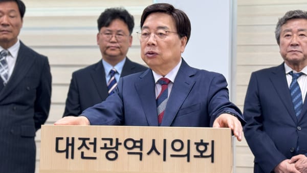 "개인 영달 아닌가" 반성, 정계 원로 역할 자임... 권선택 전 대전시장, 6월 지방선거 불출마 선언 post image