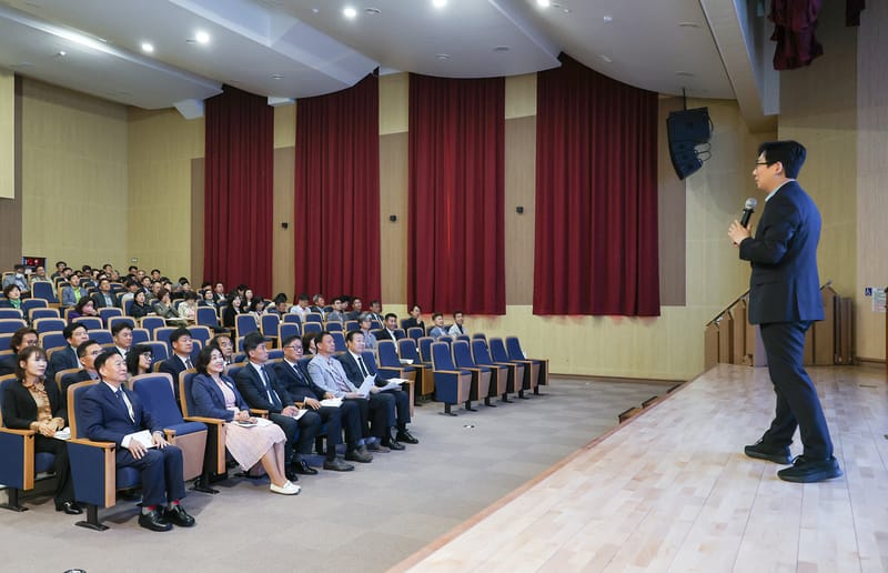 대전교육청, 고위직과 손잡고 청렴한 대전교육 미래 밝히다 post image