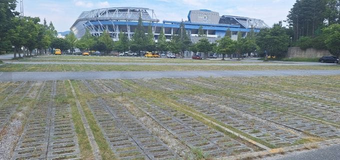 월드컵경기장 주차요금 대폭 완화... 대전시 "주차 편의 높이고, 주차 질서도 바로잡기 위한 것!" post image