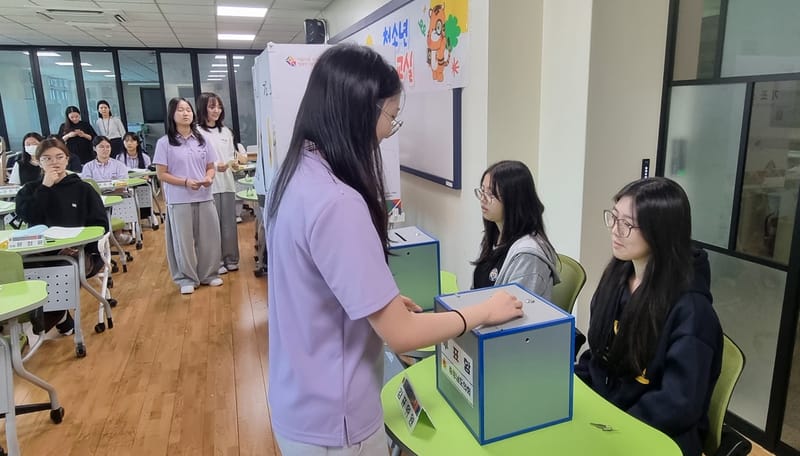 충남도의회, 공주여자중 ‘찾아가는 청소년 의회교실’ 개최 post image