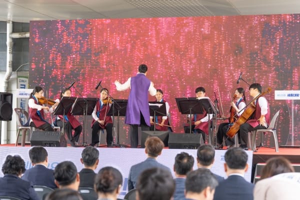 시각장애인 대상 찾아가는 연주로 감동 전한다 post image