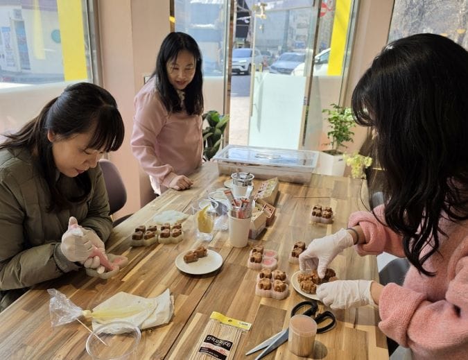 ‘먹고 만들고 즐긴다’ 꿈돌이 호두과자 체험으로 재미 강화 post image